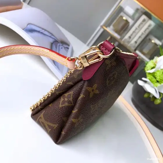 PALLAS Louis Vuitton CHANELUTCH 0520